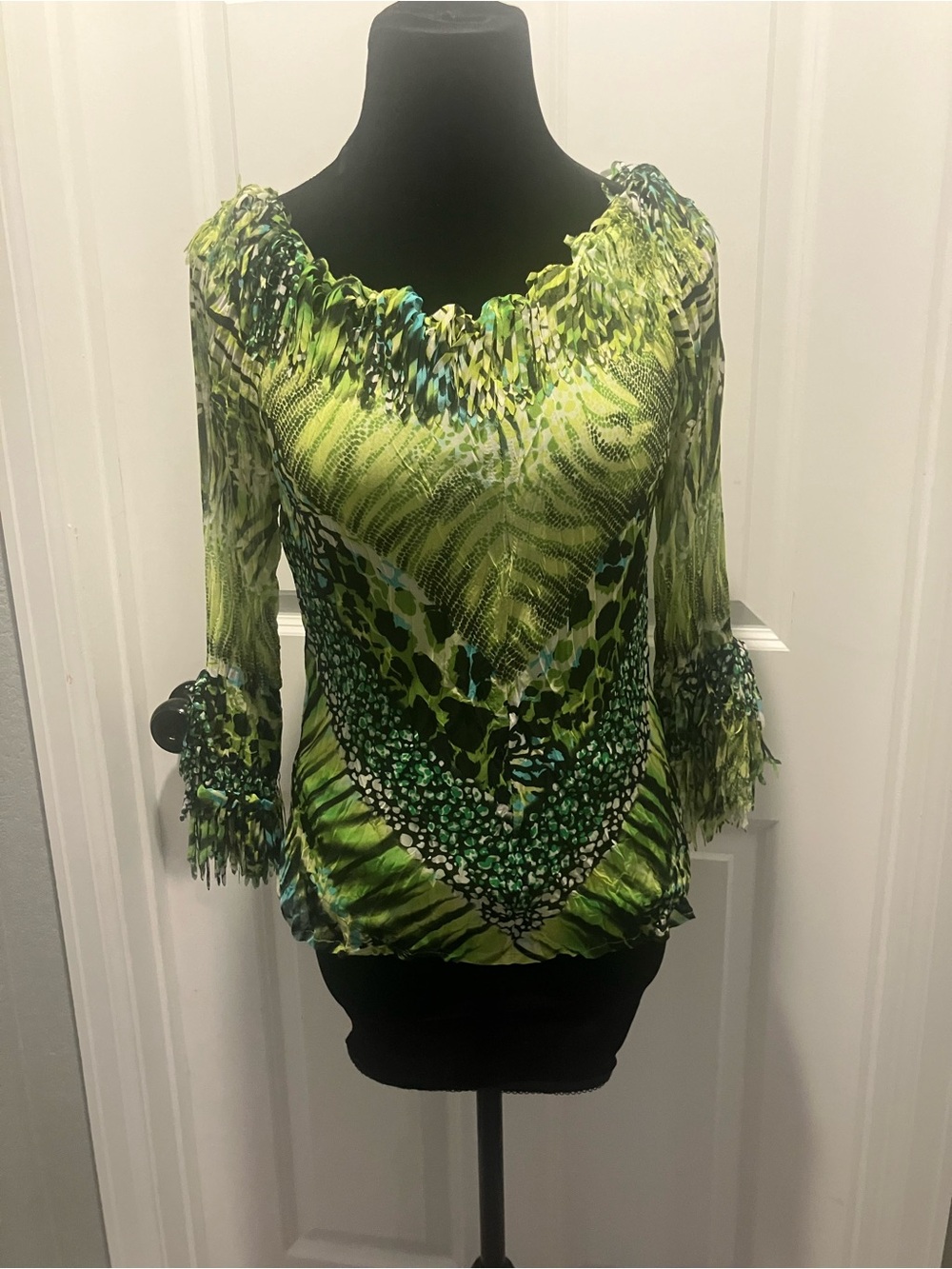 Women's Green Patterned Ruffle-Neck Blouse